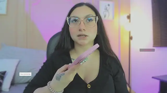 lucy neil online show from April 2026 02:33:01 AM