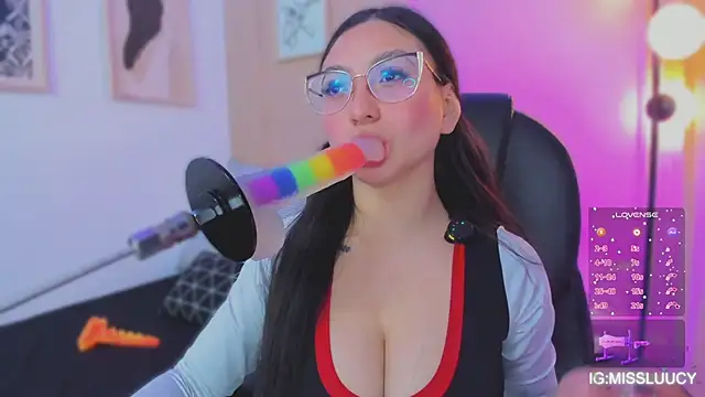 lucy neil online show from April 2026 06:19:01 AM