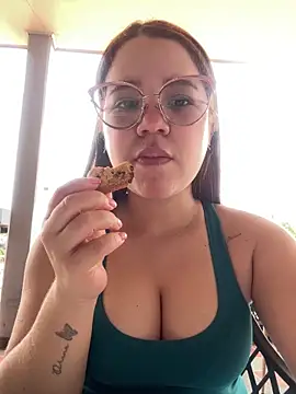 Lucyklein2022 online show from February 2025 03:14:02 PM