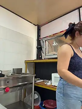 Lucyklein2022 online show from October 2025 04:16:02 PM