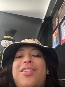 Snapshot of vaness_weet chatting on December 2024 02:36:02 PM vaness weet online show from December 2024 02:36:02 PM