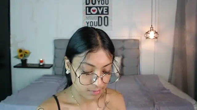 Snapshot of vaness_weet chatting on January 2025 05:51:02 PM vaness weet online show from January 2025 05:51:02 PM