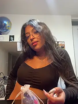 Snapshot of vaness_weet chatting on January 2025 02:57:01 AM vaness weet online show from January 2025 02:57:01 AM