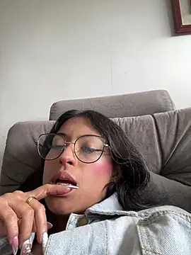 Snapshot of vaness_weet chatting on January 2025 07:16:02 PM vaness weet online show from January 2025 07:16:02 PM