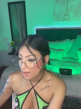 Snapshot of vaness_weet chatting on January 2025 11:15:01 PM vaness weet online show from January 2025 11:15:01 PM