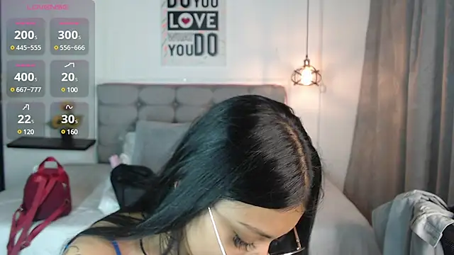 Snapshot of vaness_weet chatting on January 2025 08:53:01 PM vaness weet online show from January 2025 08:53:01 PM