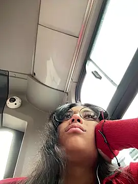 Snapshot of vaness_weet chatting on February 2025 07:10:02 PM vaness weet online show from February 2025 07:10:02 PM