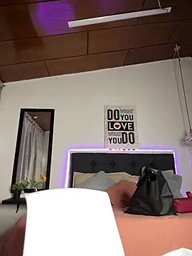 Snapshot of vaness_weet chatting on March 2025 01:08:02 PM vaness weet online show from March 2025 01:08:02 PM