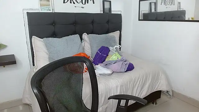 Snapshot of vaness_weet chatting on September 2025 07:30:01 PM vaness weet online show from September 2025 07:30:01 PM