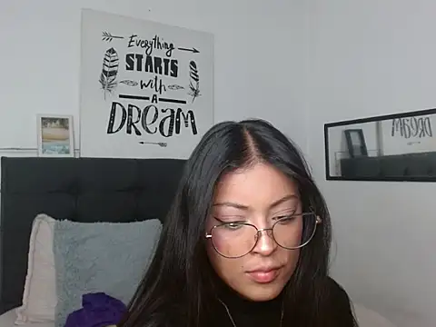 Snapshot of vaness_weet chatting on October 2025 08:07:02 PM vaness weet online show from October 2025 08:07:02 PM