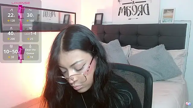 Snapshot of vaness_weet chatting on October 2025 07:34:01 PM vaness weet online show from October 2025 07:34:01 PM