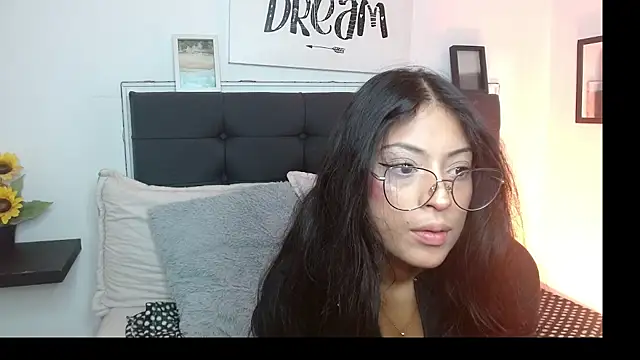 Snapshot of vaness_weet chatting on October 2025 08:09:01 PM vaness weet online show from October 2025 08:09:01 PM