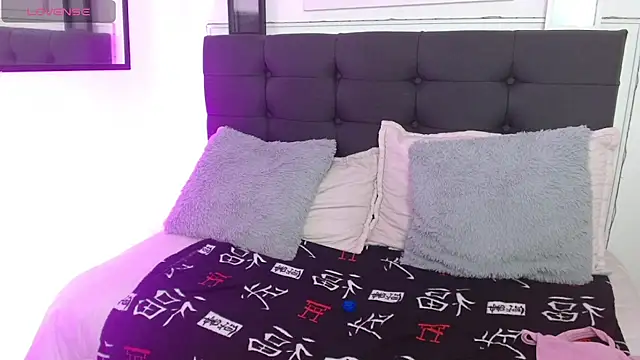 Snapshot of vaness_weet chatting on October 2025 07:23:01 PM vaness weet online show from October 2025 07:23:01 PM