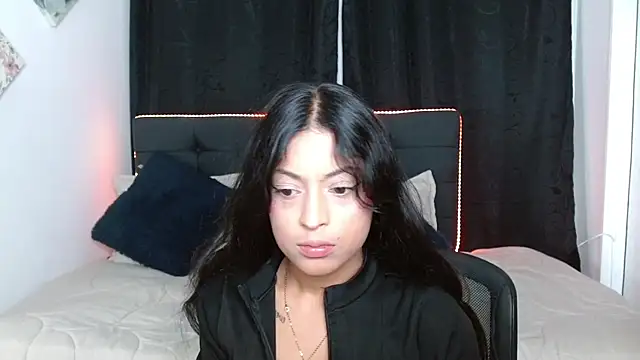 Snapshot of vaness_weet chatting on November 2025 08:14:01 PM vaness weet online show from November 2025 08:14:01 PM