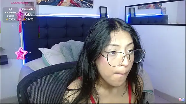 Snapshot of vaness_weet chatting on November 2025 09:20:02 AM vaness weet online show from November 2025 09:20:02 AM