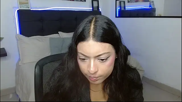 Snapshot of vaness_weet chatting on November 2025 08:12:01 PM vaness weet online show from November 2025 08:12:01 PM