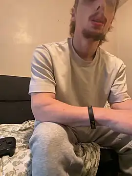 Snapshot of trippyski chatting on May 2026 10:53:01 AM trippyski online show from May 2026 10:53:01 AM