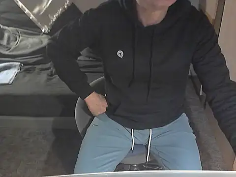 kiam471 online show from March 2025 09:45:01 PM