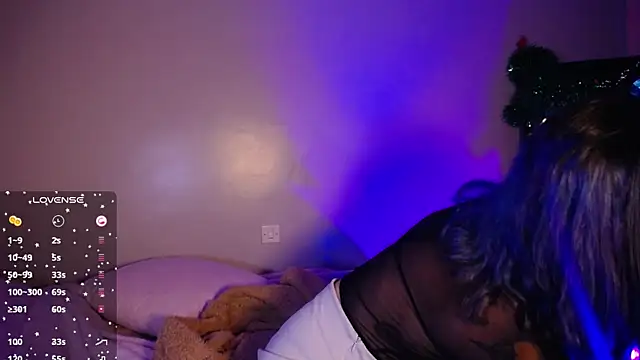 Cinamoonn online show from December 2024 08:26:02 PM