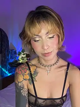 Cinamoonn online show from October 2025 06:18:02 PM