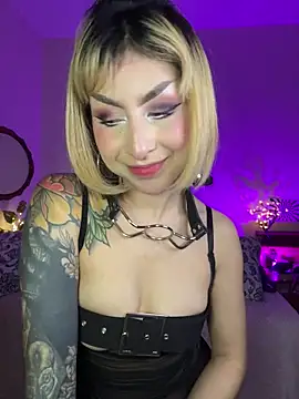 Cinamoonn online show from March 2026 06:10:01 PM