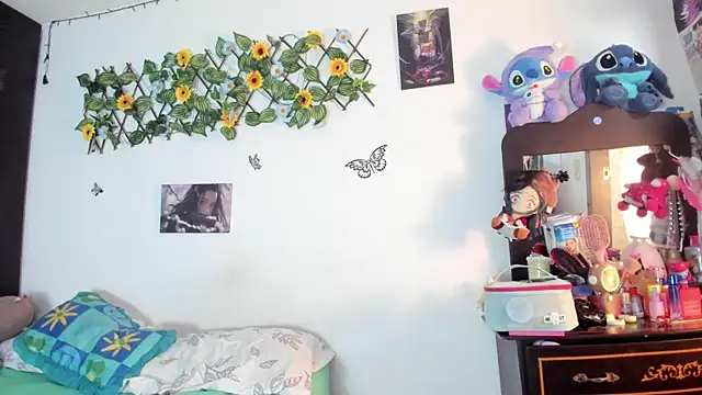 mensia hernandz online show from June 2026 01:12:01 PM