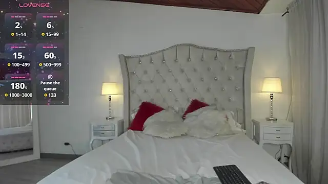 Snapshot of Naughtykitty4 chatting on January 2025 10:08:02 PM Naughtykitty4 online show from January 2025 10:08:02 PM