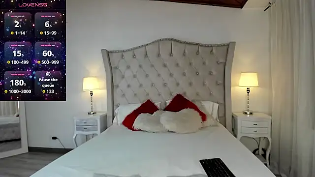 Snapshot of Naughtykitty4 chatting on October 2025 10:19:01 PM Naughtykitty4 online show from October 2025 10:19:01 PM