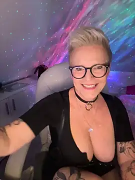 German Milf online show from October 2025 02:19:01 PM