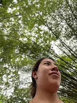 daniela henao online show from July 2026 09:02:01 PM