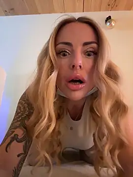 EmaSalis online show from November 2025 09:31:01 AM