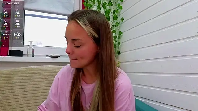 Snapshot of Misss_Vikk chatting on October 2025 06:47:01 AM Misss Vikk online show from October 2025 06:47:01 AM