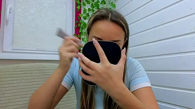 Snapshot of Misss_Vikk chatting on October 2025 06:43:02 AM Misss Vikk online show from October 2025 06:43:02 AM