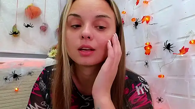 Snapshot of Misss_Vikk chatting on November 2025 03:14:02 PM Misss Vikk online show from November 2025 03:14:02 PM