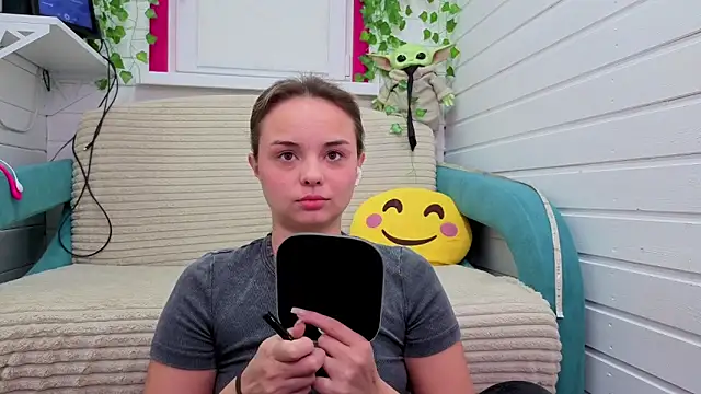 Snapshot of Misss_Vikk chatting on November 2025 06:01:01 AM Misss Vikk online show from November 2025 06:01:01 AM