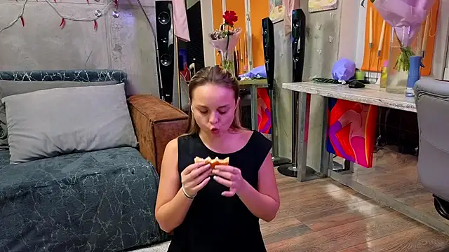 Snapshot of Misss_Vikk chatting on November 2025 02:45:02 PM Misss Vikk online show from November 2025 02:45:02 PM