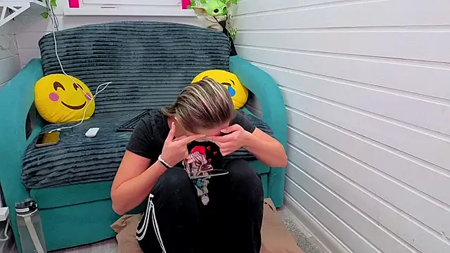 Snapshot of Misss_Vikk chatting on November 2025 06:56:02 AM Misss Vikk online show from November 2025 06:56:02 AM