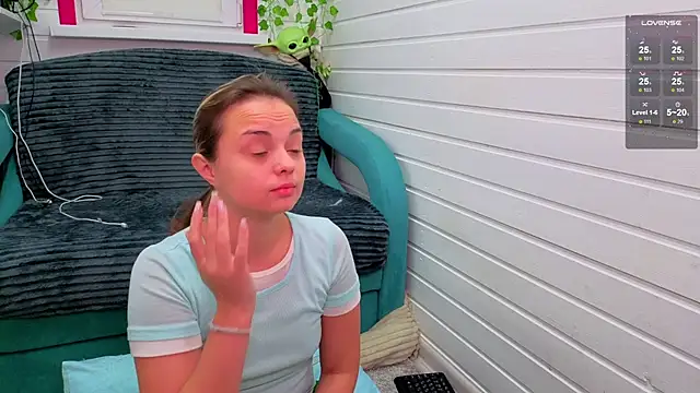 Snapshot of Misss_Vikk chatting on November 2025 06:13:01 AM Misss Vikk online show from November 2025 06:13:01 AM