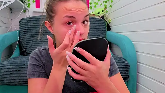 Snapshot of Misss_Vikk chatting on November 2025 06:16:02 AM Misss Vikk online show from November 2025 06:16:02 AM