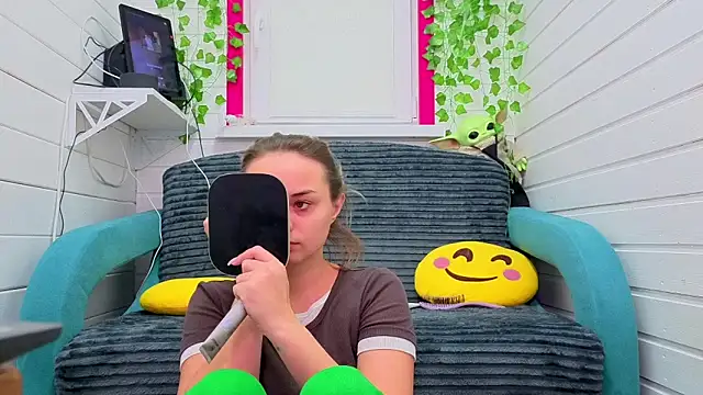 Snapshot of Misss_Vikk chatting on December 2025 07:35:01 AM Misss Vikk online show from December 2025 07:35:01 AM