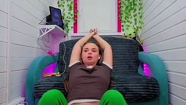 Snapshot of Misss_Vikk chatting on December 2025 06:30:02 AM Misss Vikk online show from December 2025 06:30:02 AM