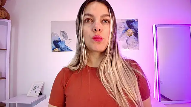 Snapshot of Isabella_Harley chatting on June 2026 01:20:02 PM Isabella Harley online show from June 2026 01:20:02 PM
