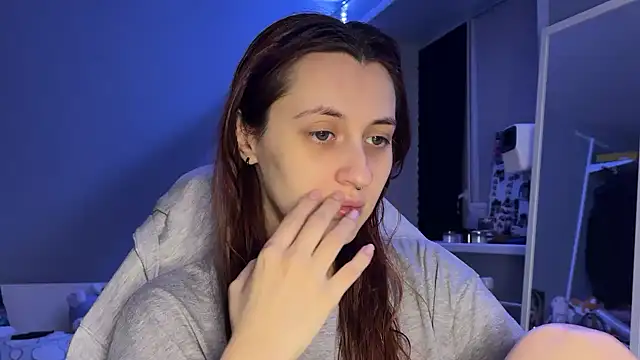 Snapshot of Uniarten chatting on April 2026 06:38:01 PM Uniarten online show from April 2026 06:38:01 PM