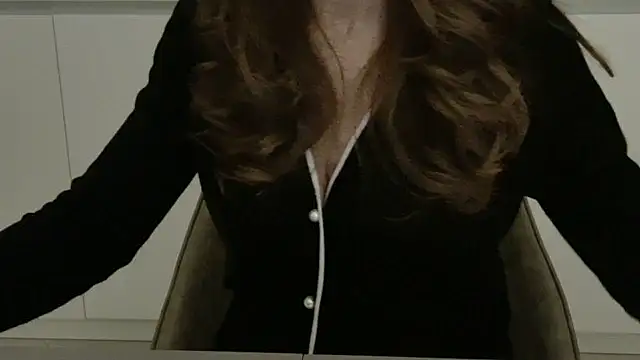 Snapshot of amara_2022 chatting on November 2025 05:15:01 PM amara 2022 online show from November 2025 05:15:01 PM