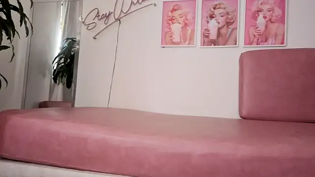 Adele LatinLady online show from November 2025 09:08:01 PM