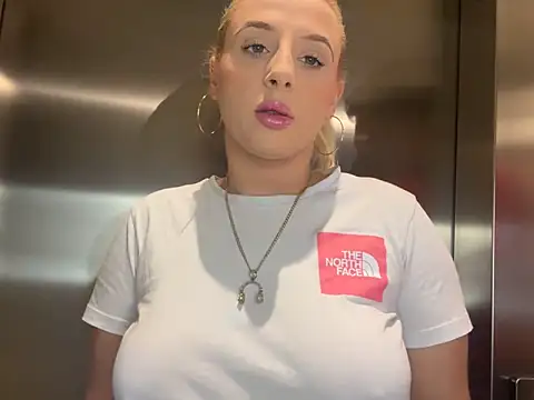 Strongqueen online show from January 2025 05:26:01 PM