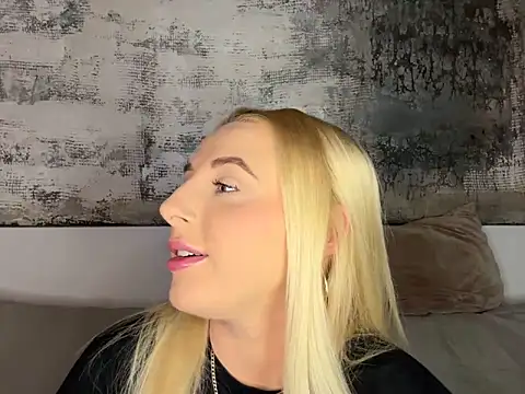 Strongqueen online show from January 2025 07:25:01 PM