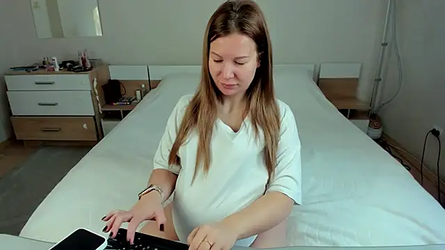 stella vestal online show from February 2025 04:04:01 AM