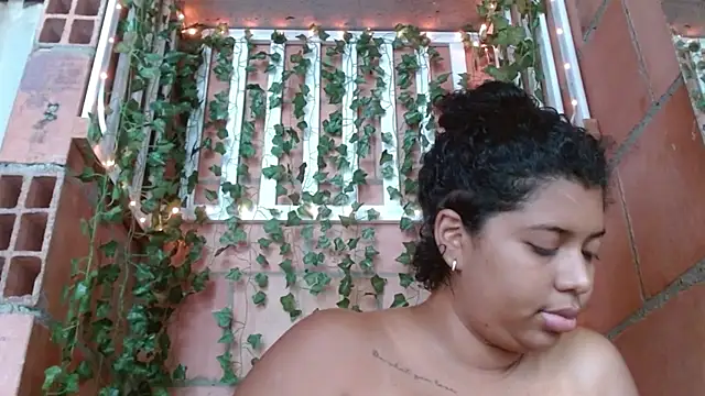Snapshot of belindathompson chatting on January 2025 05:34:02 PM belindathompson online show from January 2025 05:34:02 PM