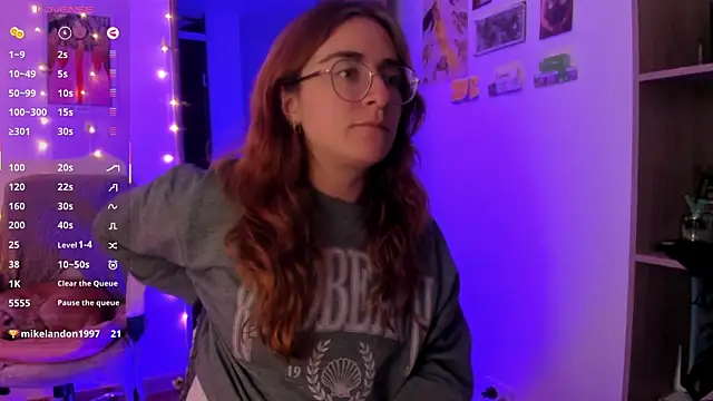 linda giggle online show from October 2025 02:39:02 AM